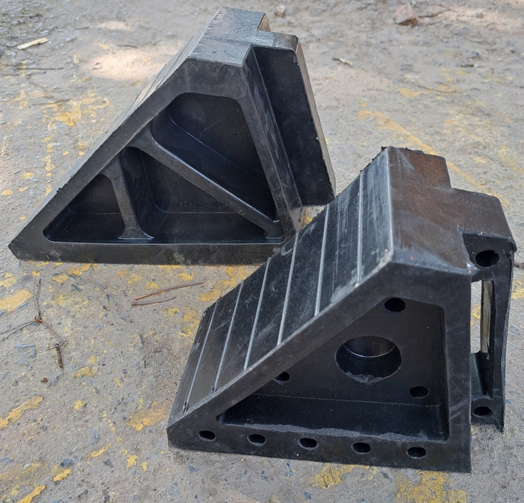 Cục chặn bánh xe di động 270x170x115