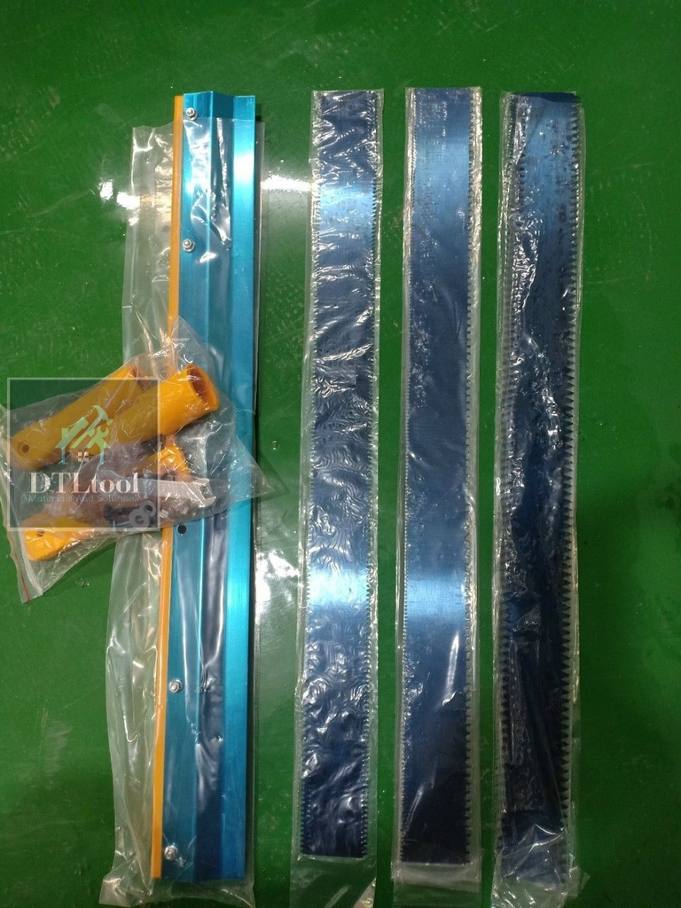 Bàn cào thép dài 56cm + 1 Lược răng cưa 3mm. Thi công sơn Epoxy, chống thấm polyurethane, vữa tự san phẳng