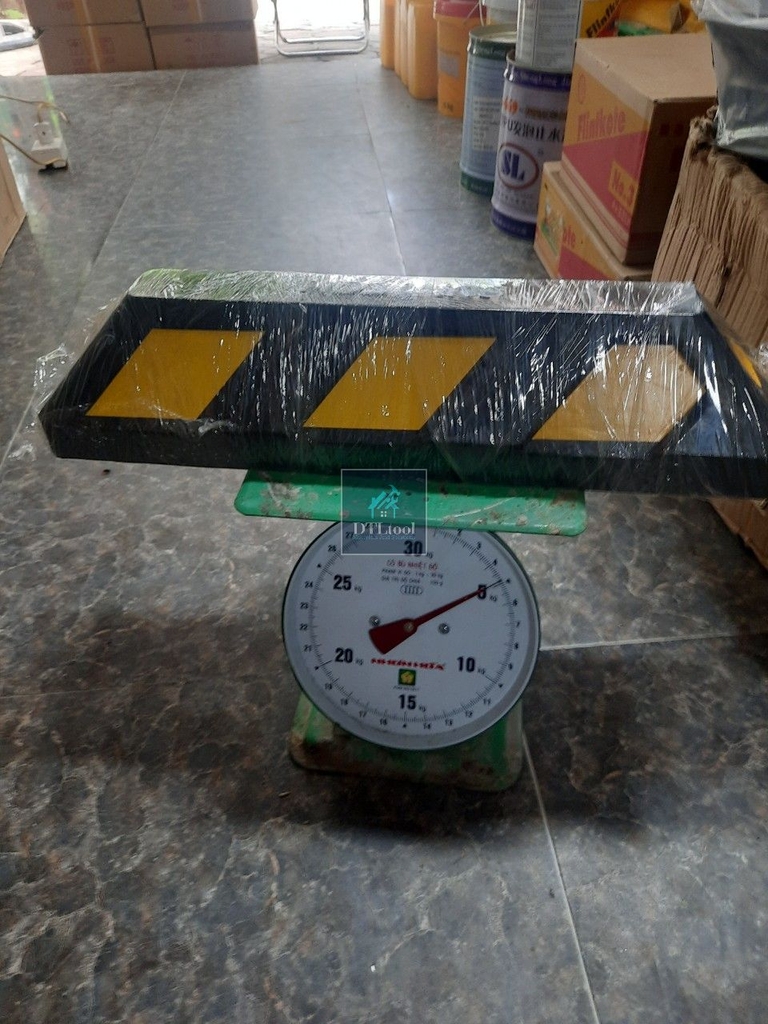Chặn lùi cao su 550x150x110mm. Kích thước dài 550mm x rộng 150mm x cao 110mm SDTL