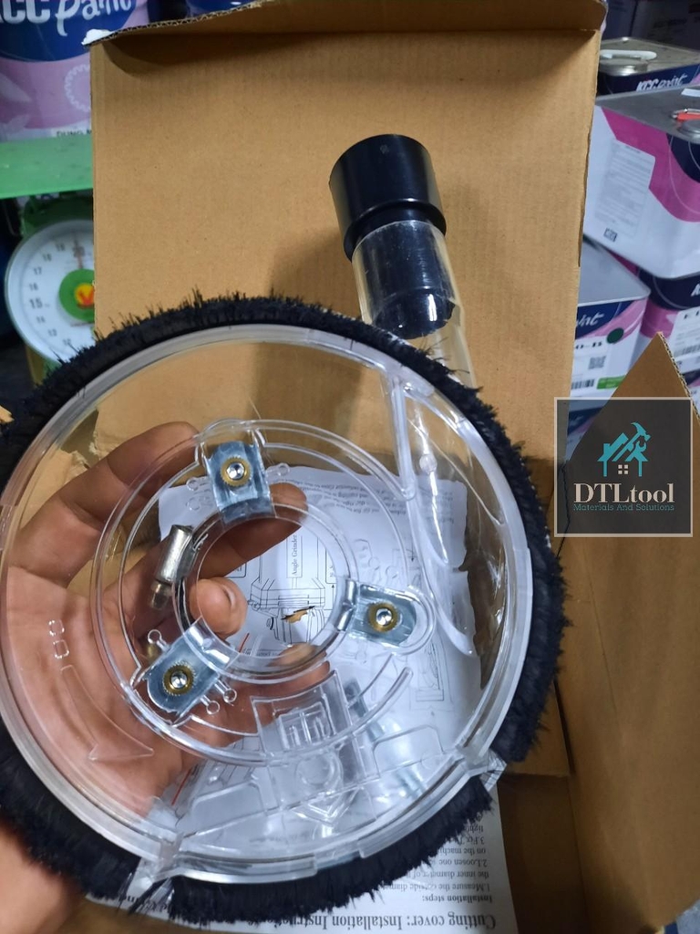 Chụp hút bụi lắp máy mài cầm tay D125mm. Ngăn bụi khi thi công mài, có khay tháo lắp khi mài góc chân tường