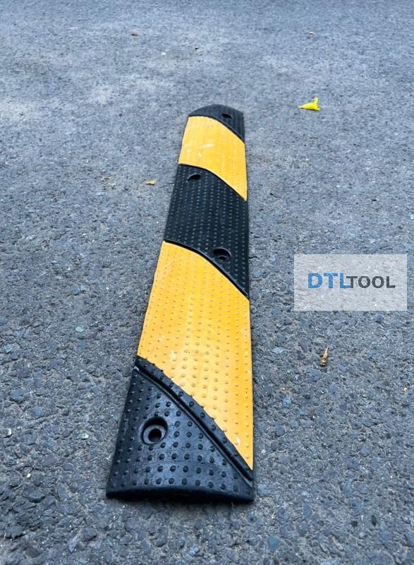 Gờ Giảm Tốc Cao Su 1000x150x30mm SDTL | Gờ Giảm Tốc Có Rãnh Luồn Dây Gầm 20x20mm