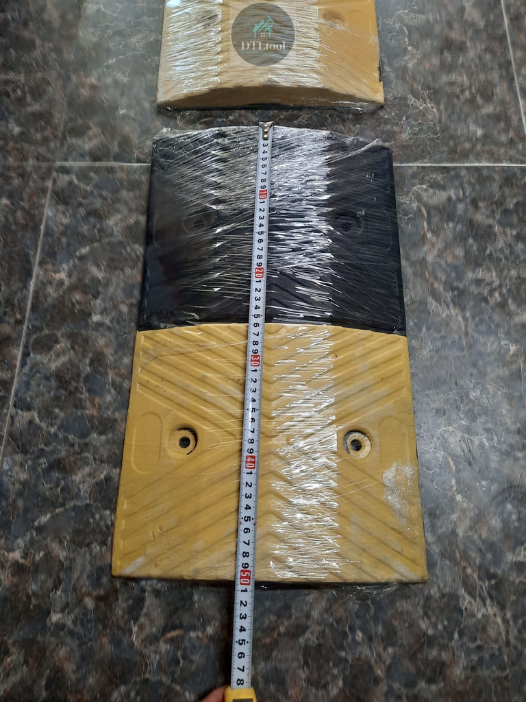 Gờ giảm tốc cao su 500x300x40mm (DxRxC) - Model ADTL