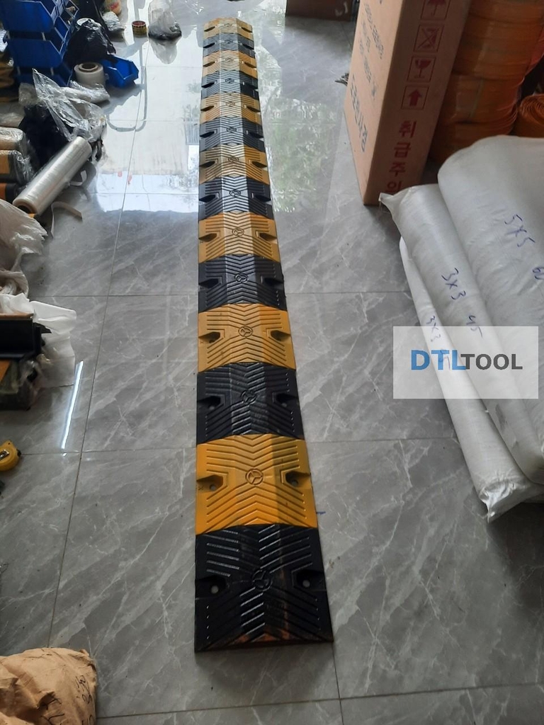 Gờ Giảm Tốc Thép Đúc 250x300x50mm SDTL | Gờ Hạn Chế Tốc Độ Chịu Tải 100-180 Tấn Cho Xe Tải, Container