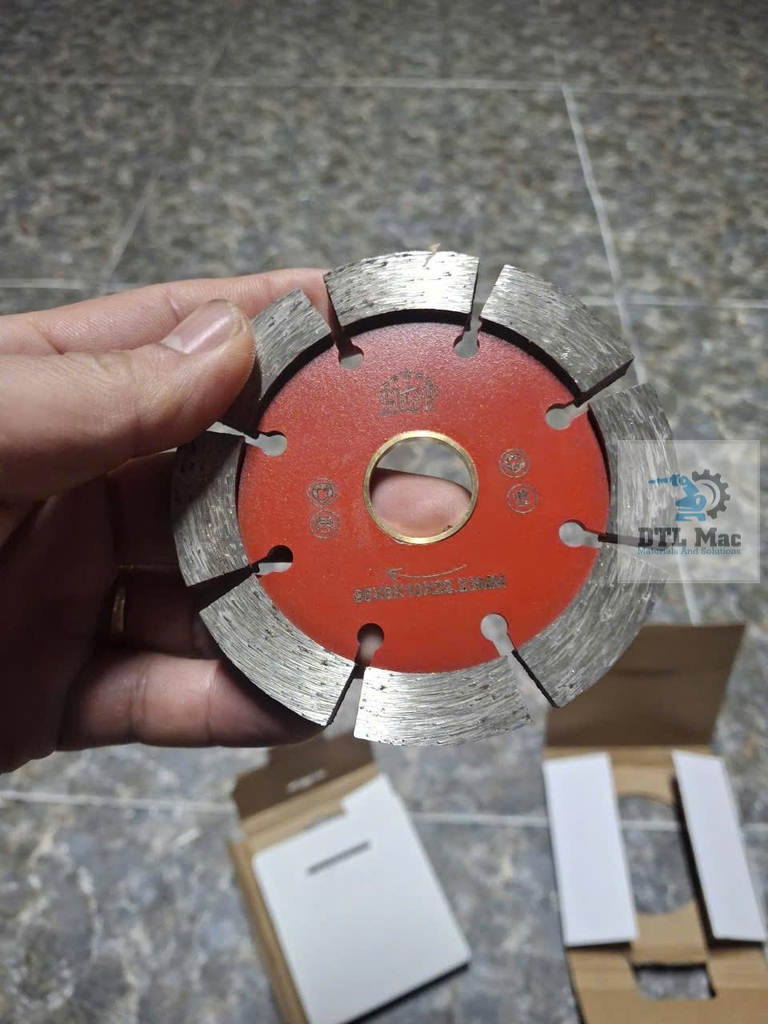 Lưỡi cắt bê tông, gạch, đá, vữa xây tạo rãnh vuông 8mm. Đường kính 95mm