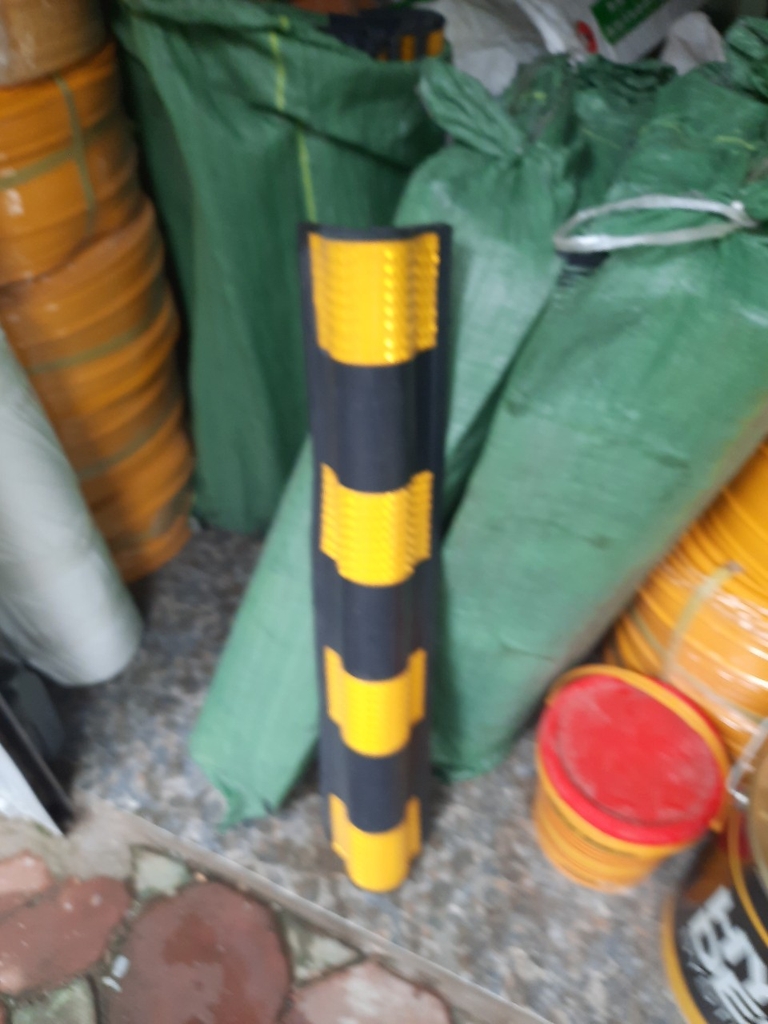 Thanh ốp góc kích thước 800x100x10mm Tròn ADTL. Dán Decal phản quang. Bảo vệ góc tường, góc cột. Bao phụ kiện lắp đặt