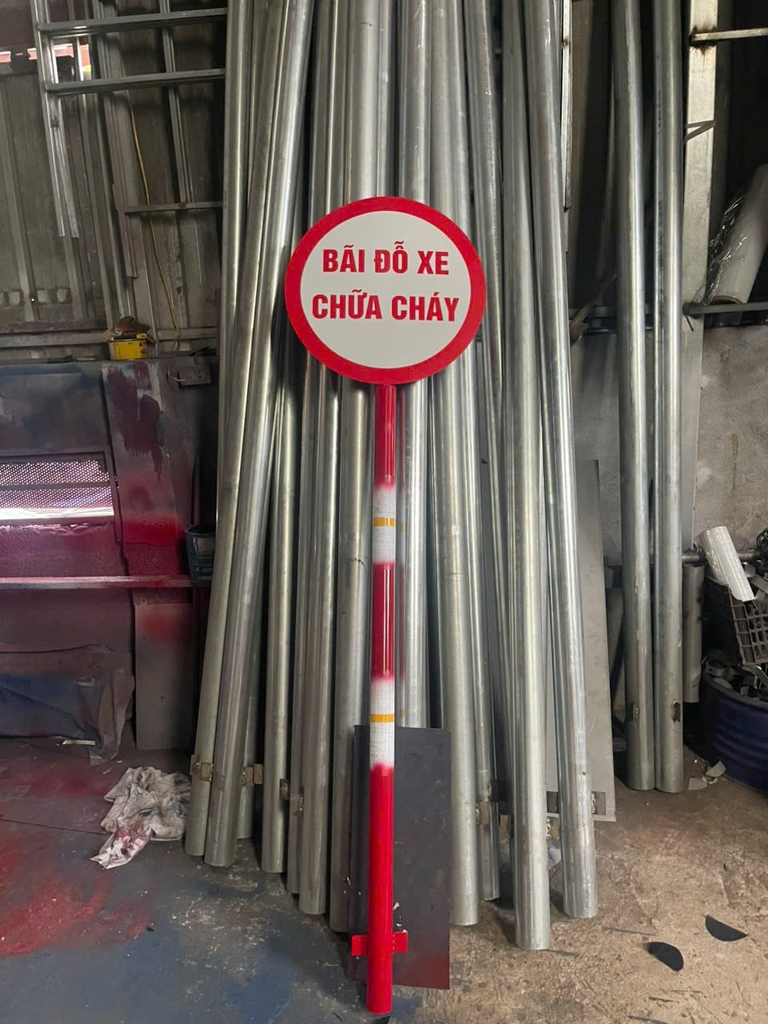 Biển báo Bãi Đậu Xe Chữa Cháy và Đường Cho Xe Chữa Cháy. Đường kính 550mm