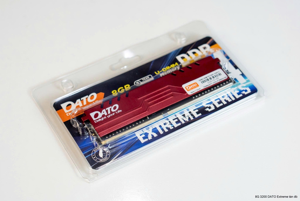 Bộ nhớ Ram máy tính 16G Bus 3200 Dato Red DDR4  có tản nhiệt màu đỏ