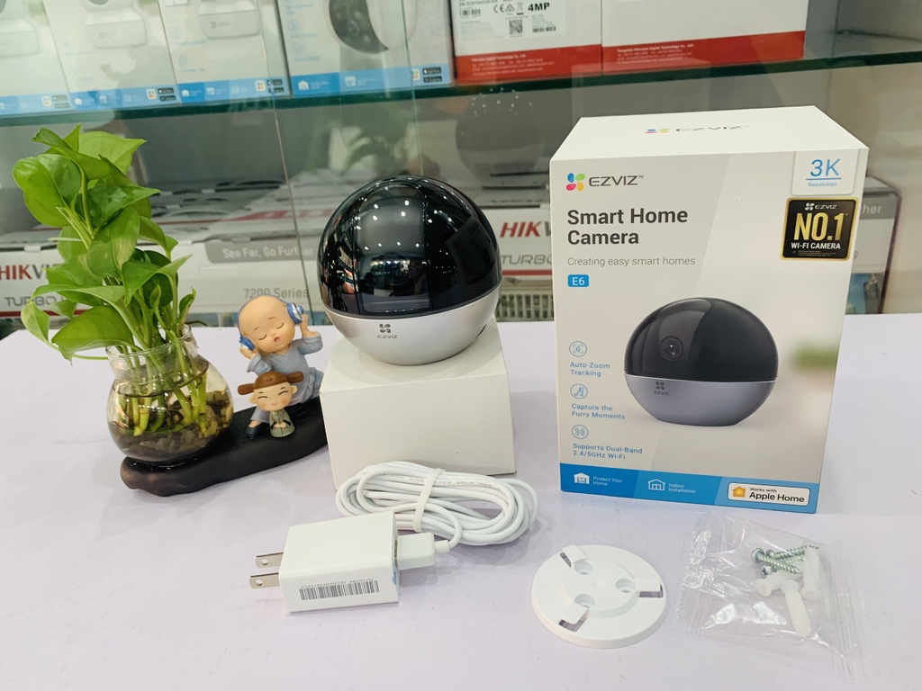 Camera wifi Ezviz E6 3K 5MP, Chống ngược sáng 80db, AI phát hiện người vật, vẫy tay gọi điện