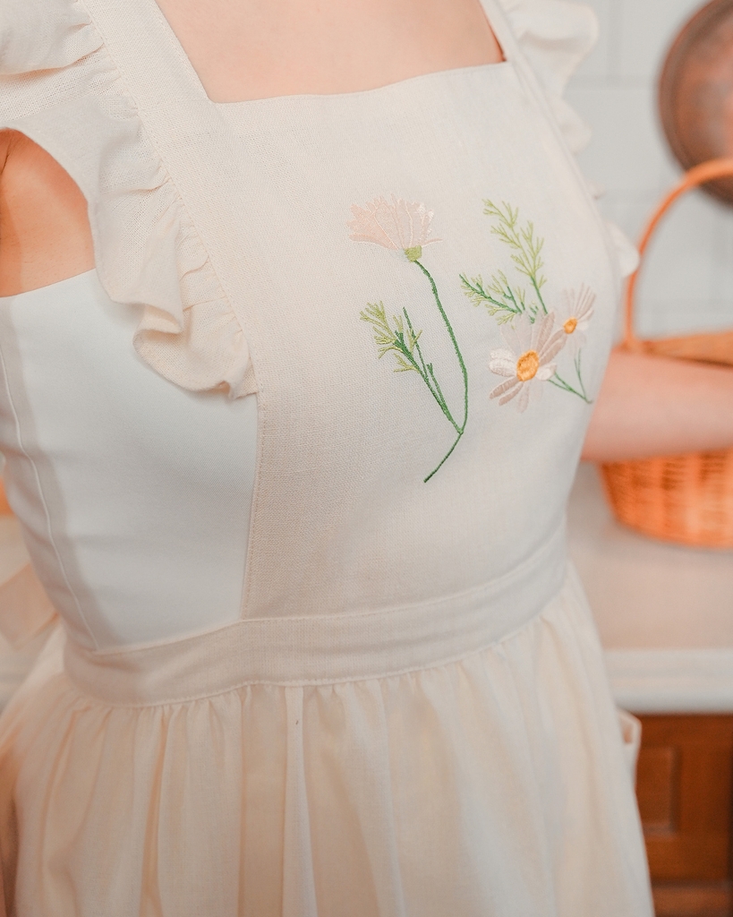 Tạp Dề  Vintage Bèo Vai -  Vải Linen Tự Nhiên – Tạp Dề Thời Trang Cao Cấp - Dành Cho Mẹ Và Bé, Màu Be/Hồng/Xanh - Set THƠ