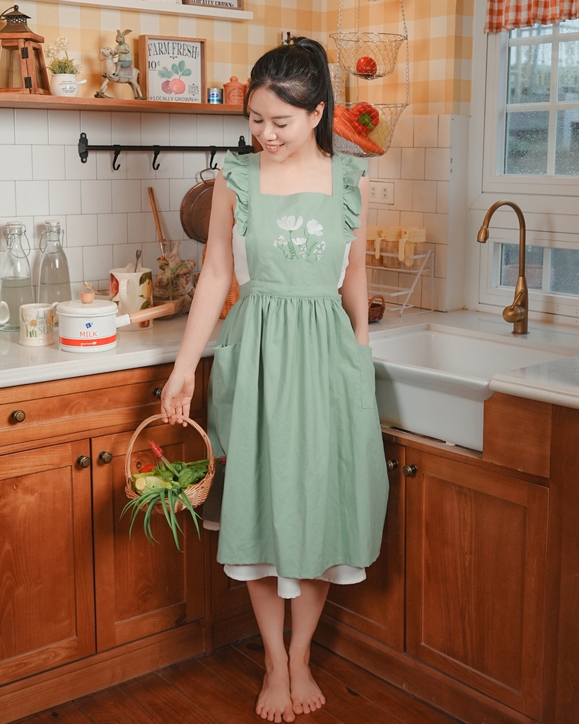 Tạp Dề  Vintage Bèo Vai -  Vải Linen Tự Nhiên – Tạp Dề Thời Trang Cao Cấp - Dành Cho Mẹ Và Bé, Màu Be/Hồng/Xanh - Set THƠ