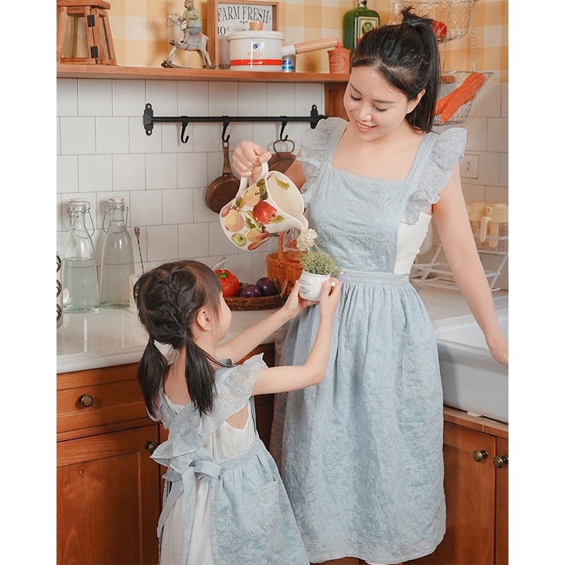 Tạp Dề  Vintage Ren  – Tạp Dề Thời Trang Cao Cấp - Dành Cho Mẹ Và Bé, Màu Trắng/Xanh - Set NGỌT