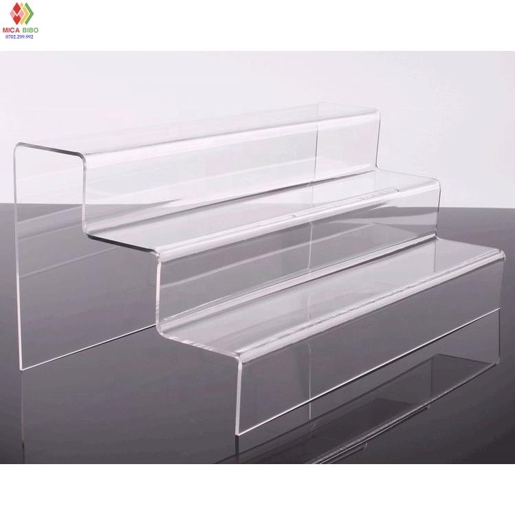 Kệ mica bậc thang 3 tầng 13,5x24cm ( dài 20cm, cao mỗi tầng là 4,5cm, rộng mỗi tầng là 8cm).