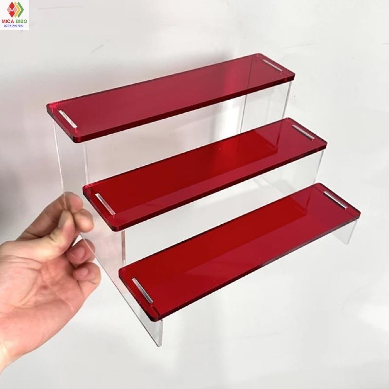 Kệ mica xuyên sáng trưng bày sản phẩm, nhiều màu sắc
