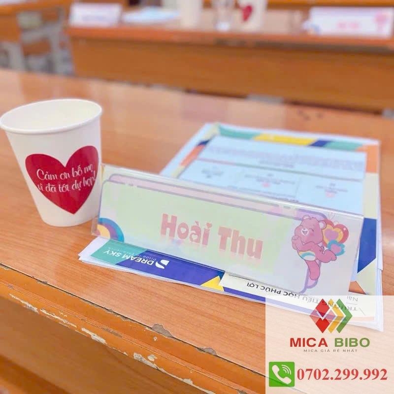 Bảng chức danh mica, menu mica chữ A, bảng giá sản phẩm, tên sản phẩm đủ size