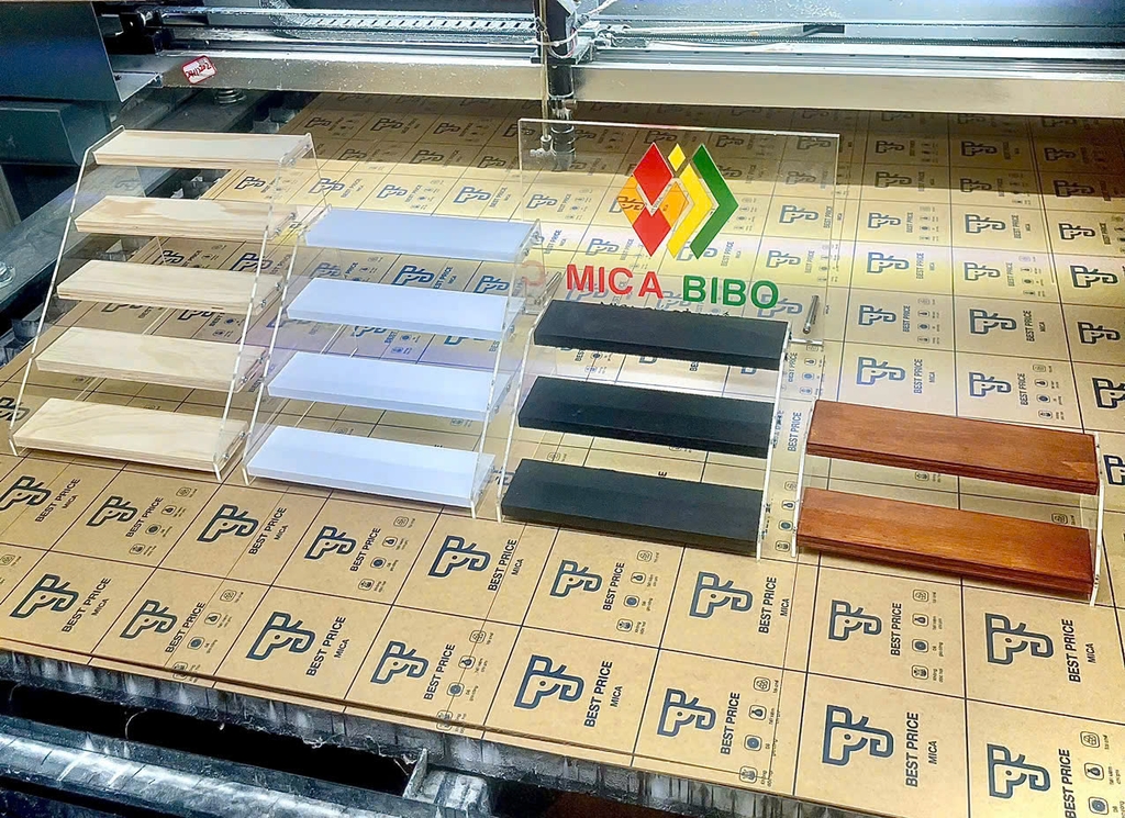 Kệ mica trưng bày 20x5x5cm ( DxRxC ), mặt gỗ dày 1cm mỗi tầng - nhiều kích thước
