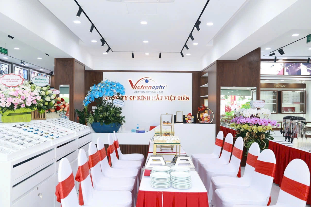 Showroom Kính mắt Việt Tiến