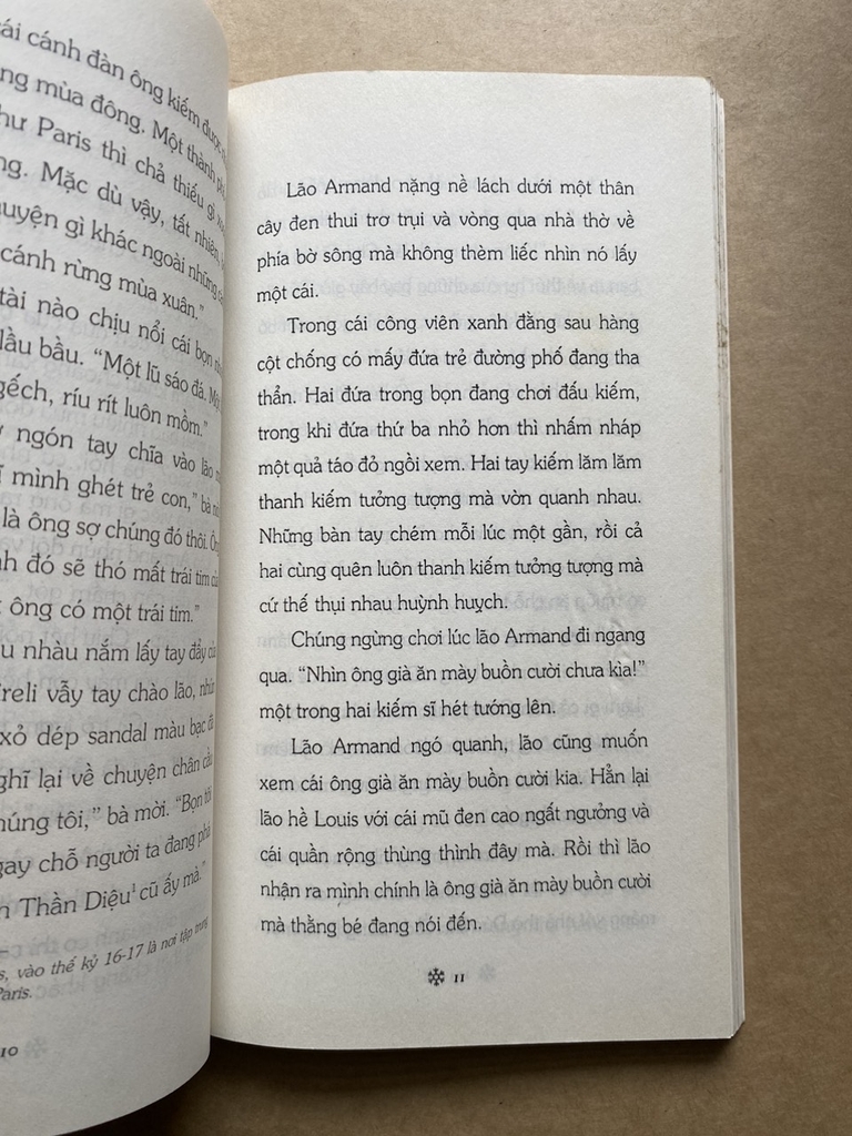 Gia Đình Dưới Chân Cầu