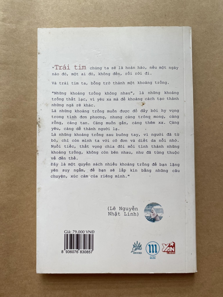 Những khoảng trống không nhau