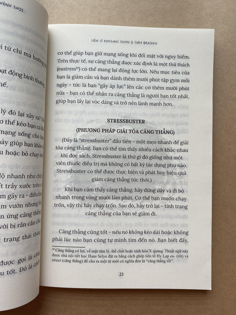 Mặc chuyện đời sống thảnh thơi