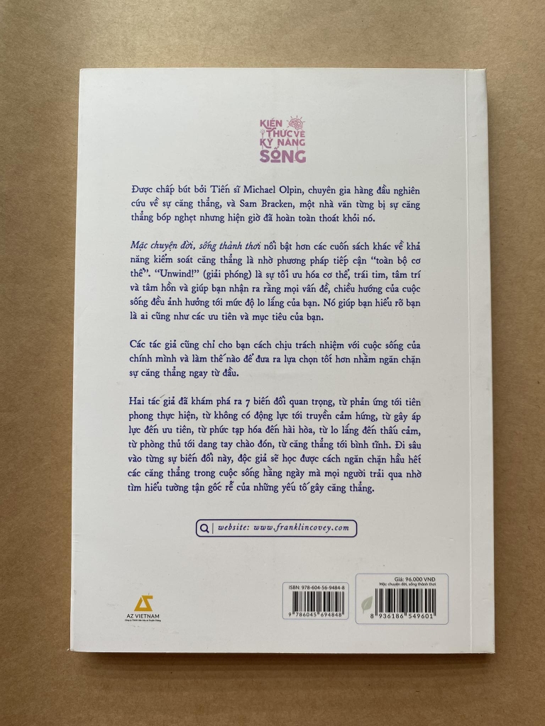 Mặc chuyện đời sống thảnh thơi