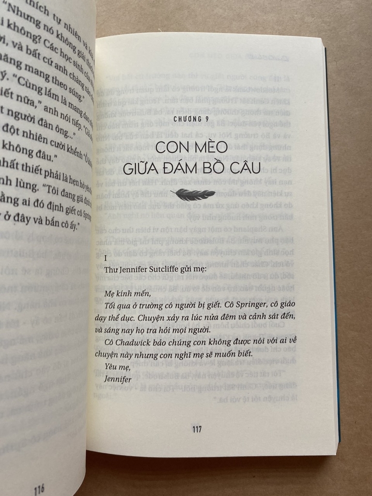 Con Mèo Giữa Đám Bồ Câu