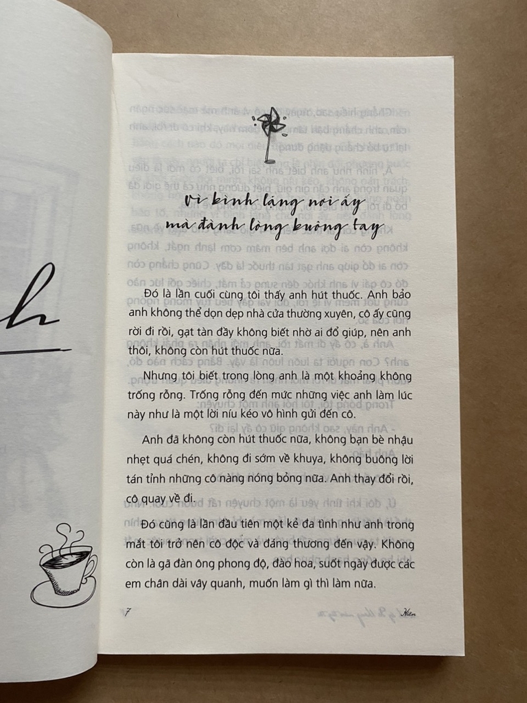 Anh ấy đã không nắm tay tôi