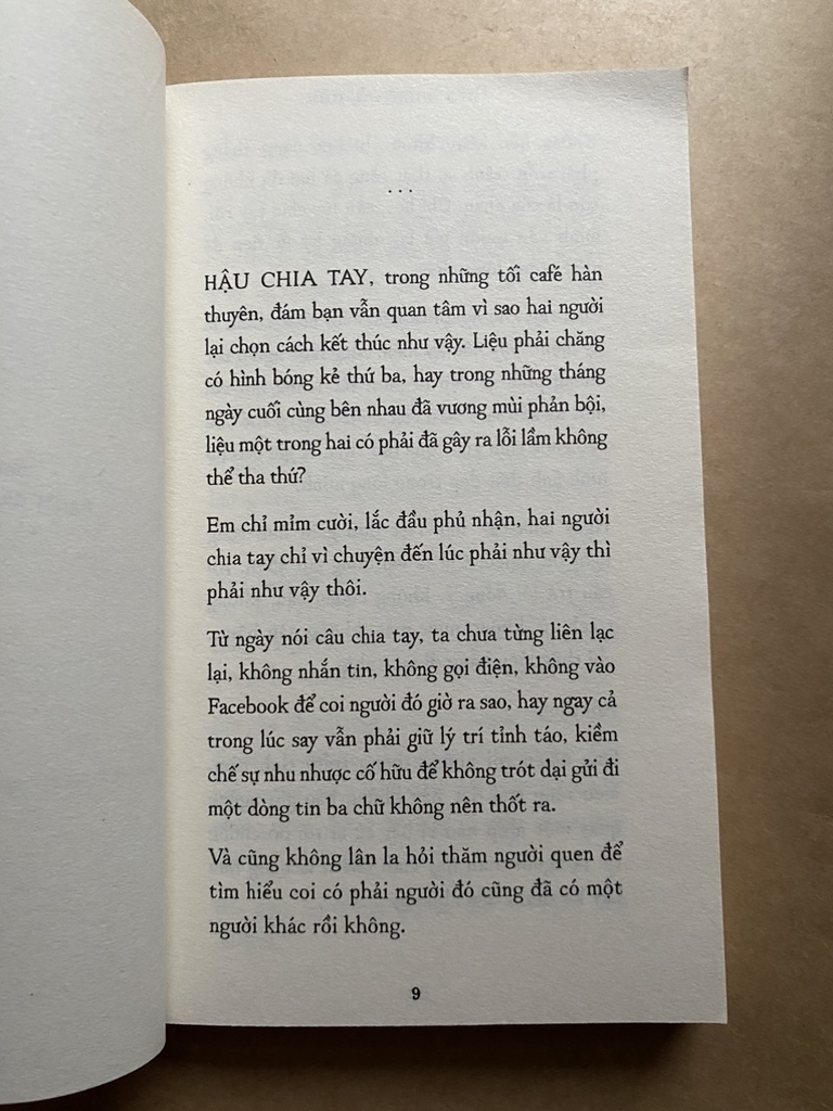 Biên Niên Cô Đơn