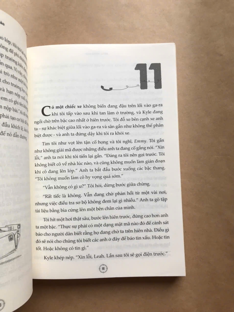 Kẻ Lạ Hoàn Hảo - Thị Trấn Nhỏ Với Những Bí Mật Lớn