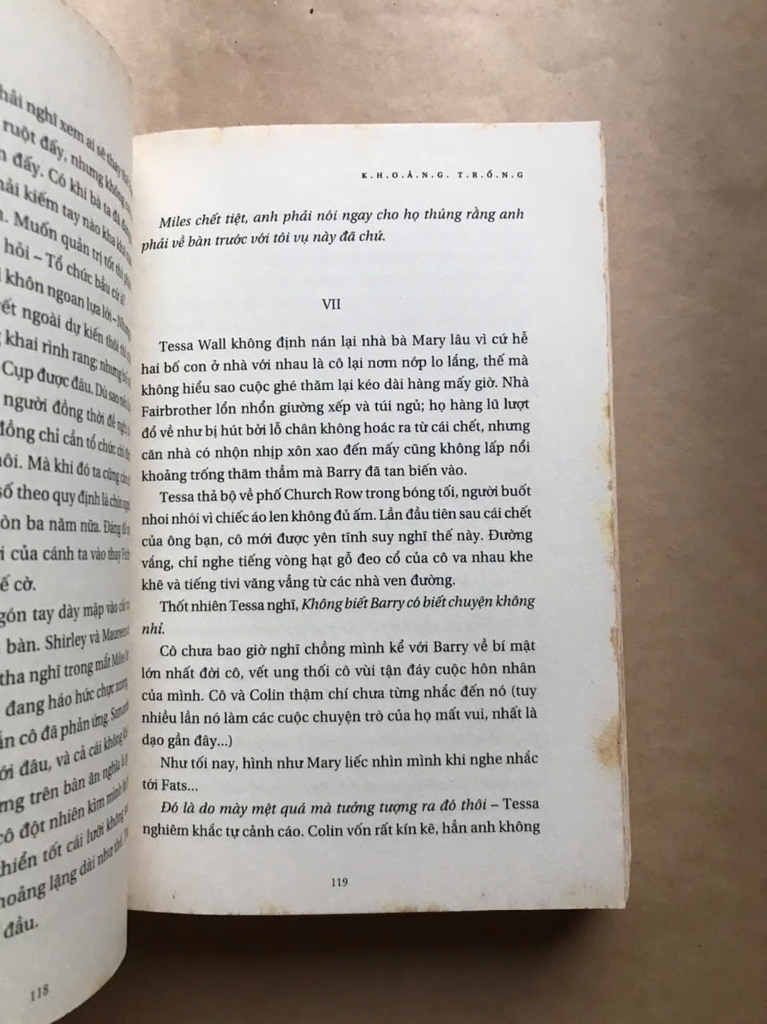 Khoảng Trống (Casual Vacancy)