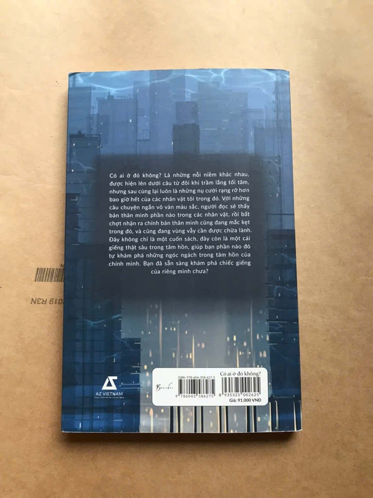 Có Ai Ở Đó Không?