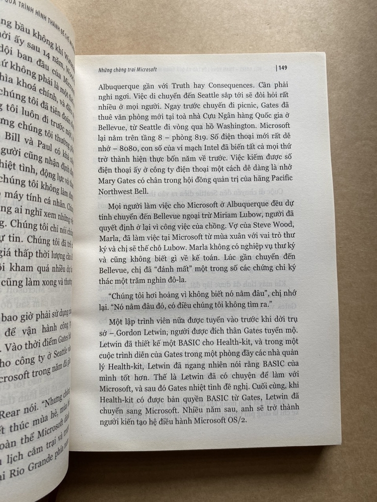 Bill Gates: Tham Vọng Lớn Lao Và Quá Trình Hình Thành Đế Chế Microsoft ( bìa cứng )