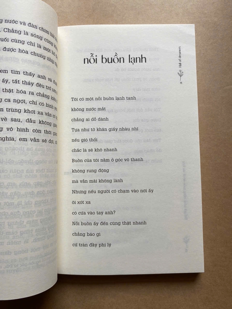 Thế Giới Mênh Mông Buồn Vui Cất Vào Lòng