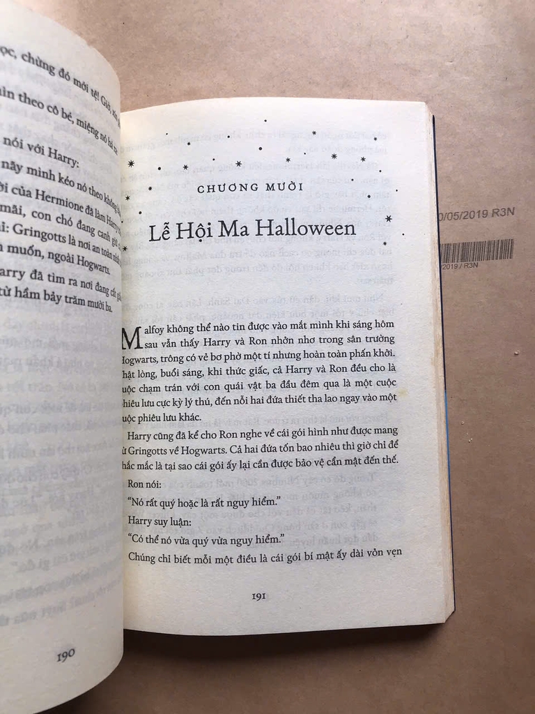 Harry Potter Và Hòn Đá Phù Thuỷ - Tập 1