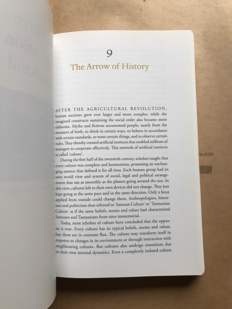 Sapiens : A Brief History of Humankind ( tiếng Anh )