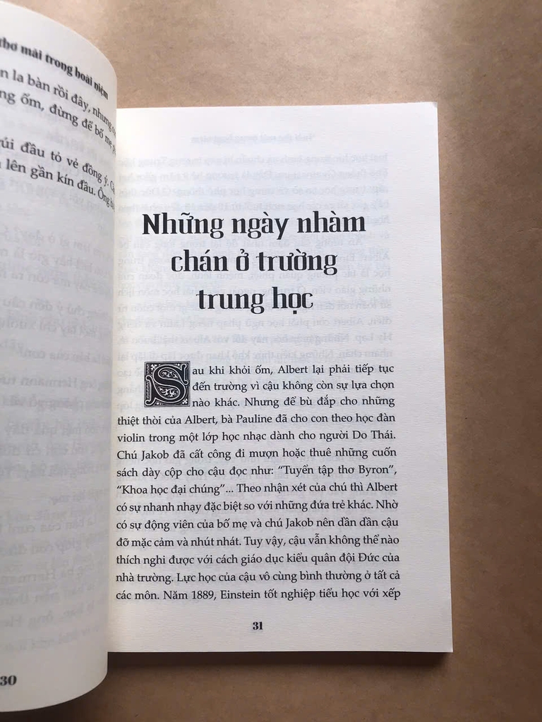 Albert Einstein - Tuổi Thơ Gian Khó Và Cuộc Đời Khoa Học Vĩ Đại