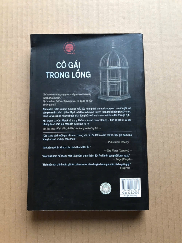 Cô Gái Trong Lồng