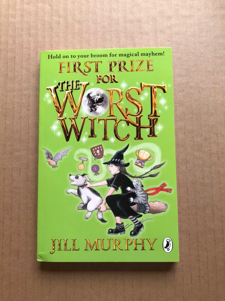 Boxset 8 Tập The Worst Witch Complete Adventures ( sách tiếng Anh )