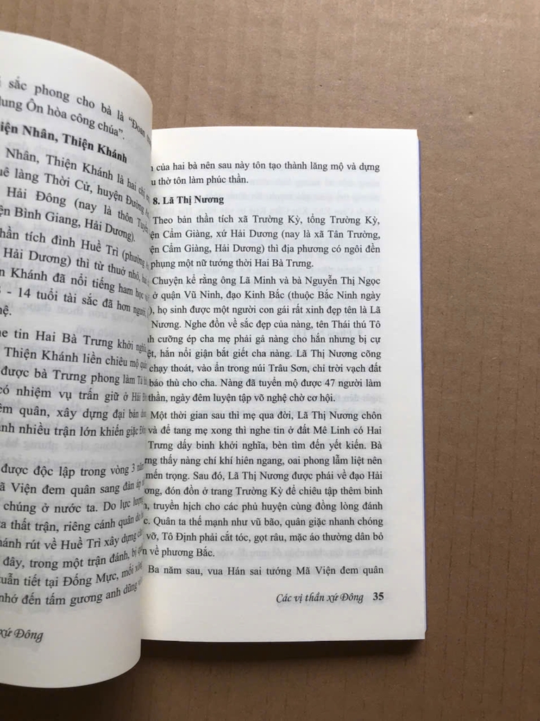 Các Vị Thần Xứ Đông