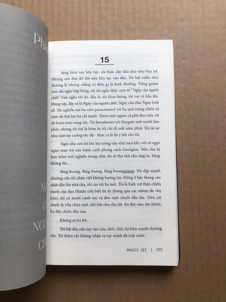 Máu - Maggie Gee