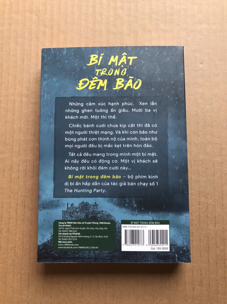 Bí Mật Trong Đêm Bão