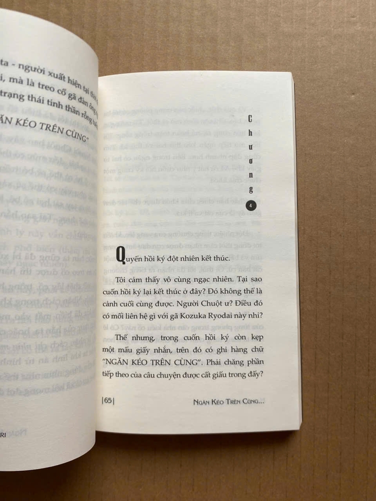 Ngăn Kéo Trên Cùng Phần Tăm Tối