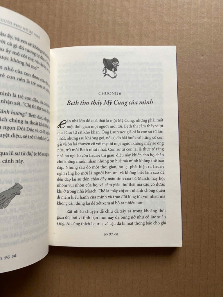 Những Người Phụ Nữ Bé Nhỏ