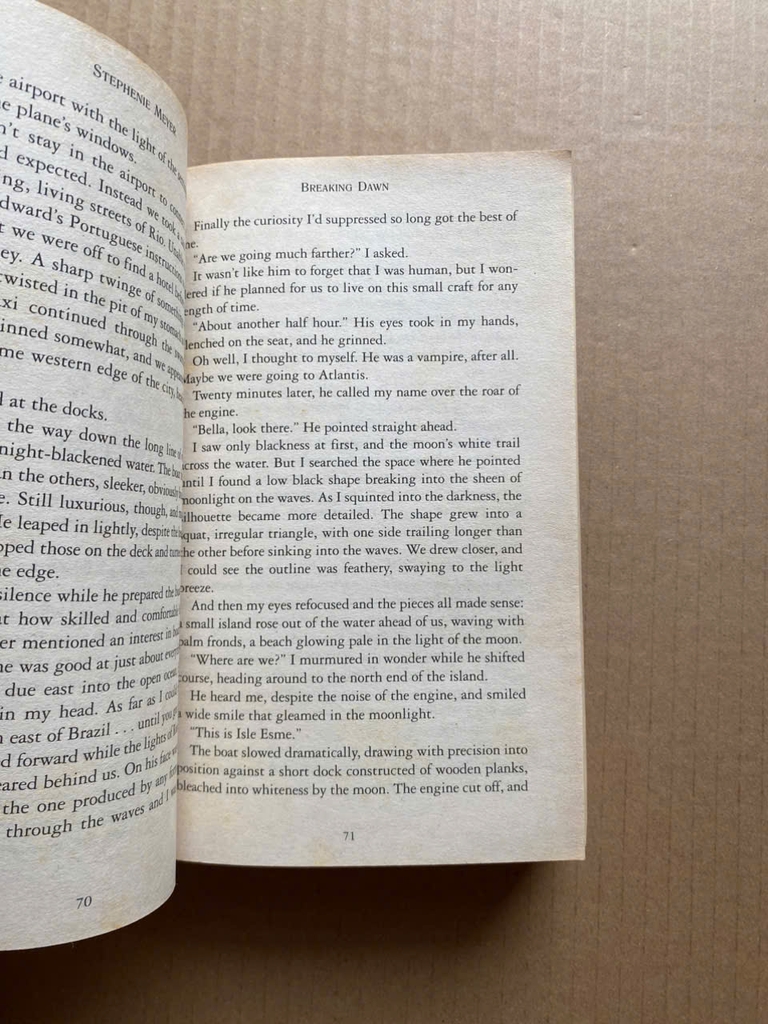 Breaking Dawn (sách tiếng Anh)