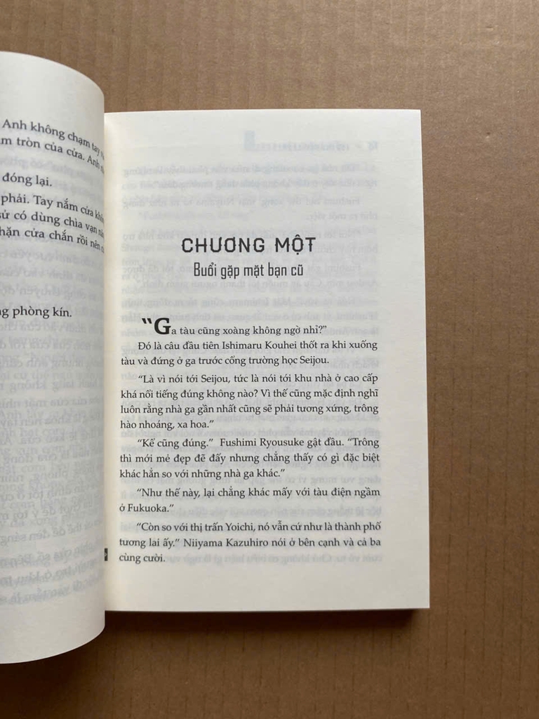 Cánh Cửa Đóng Kín