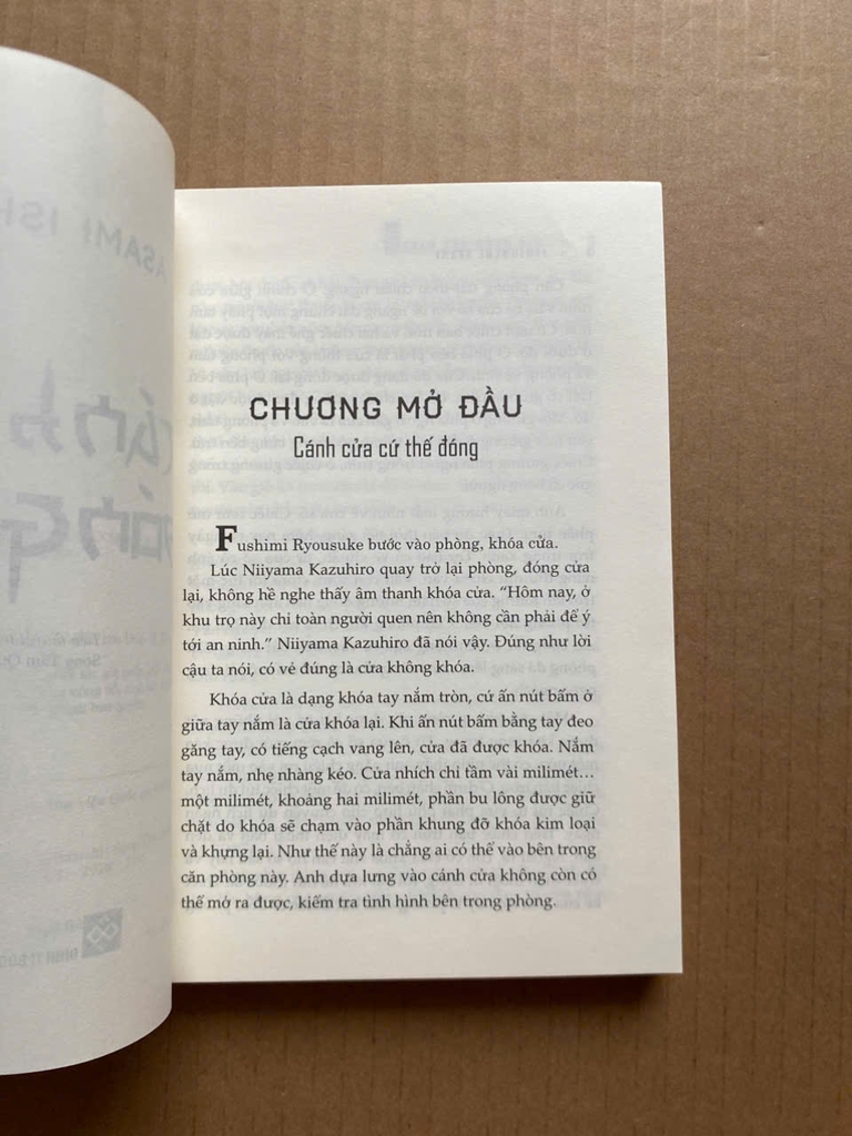 Cánh Cửa Đóng Kín