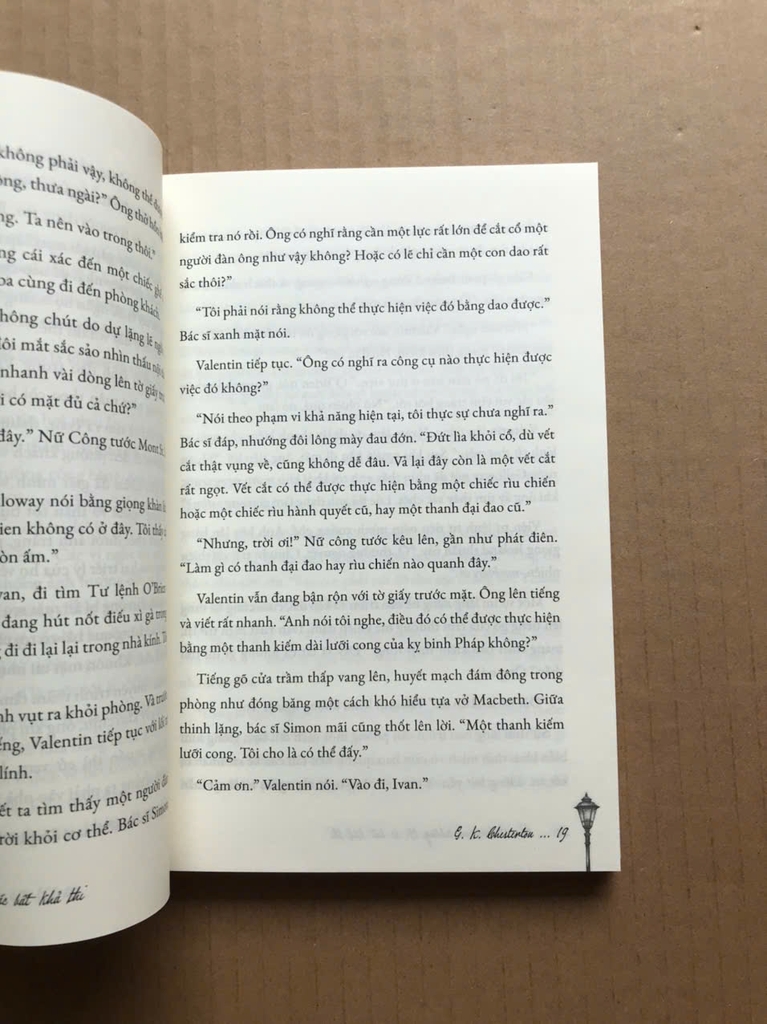 Cha Brown Và Những Tội Ác Bất Khả Thi