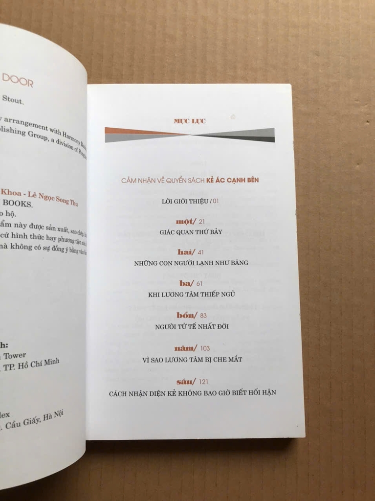 Kẻ Ác Cạnh Bên