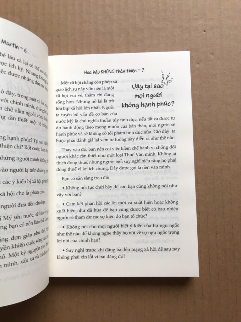 Hoa Hậu Không Thân Thiện - Đập Tan Sự Hoàn Hảo Giả Tạo