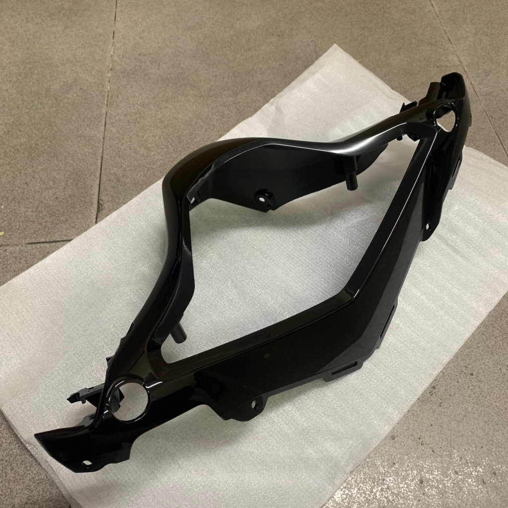 [Chính hãng Yamaha]YADA-6173-NVX V1(17-20) Ốp đầu sau(Đen bóng)