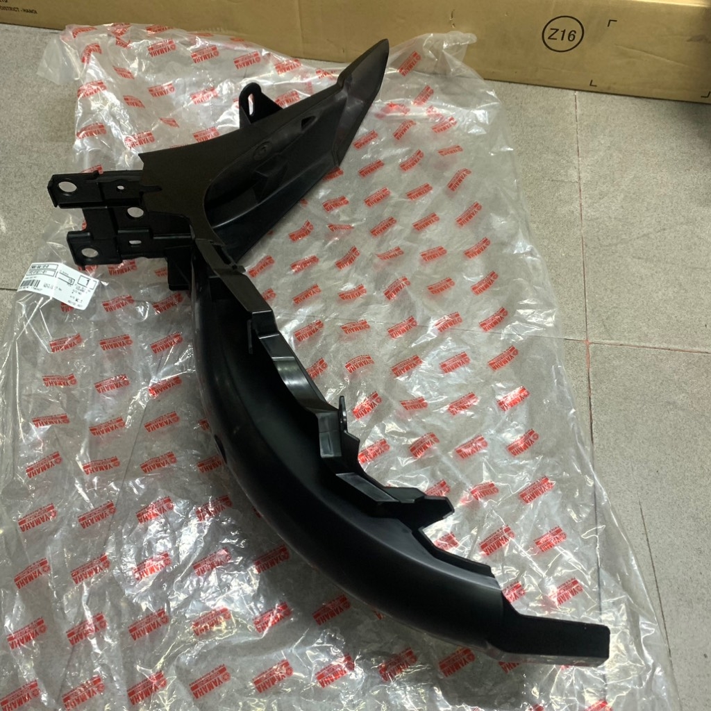 [SIR][18:CHẮN BÙN] YADA-6369 CHẮN BÙN SAU Sirius Fi-Đuôi dè biển số(Đen nhám) (7) [Yamaha]